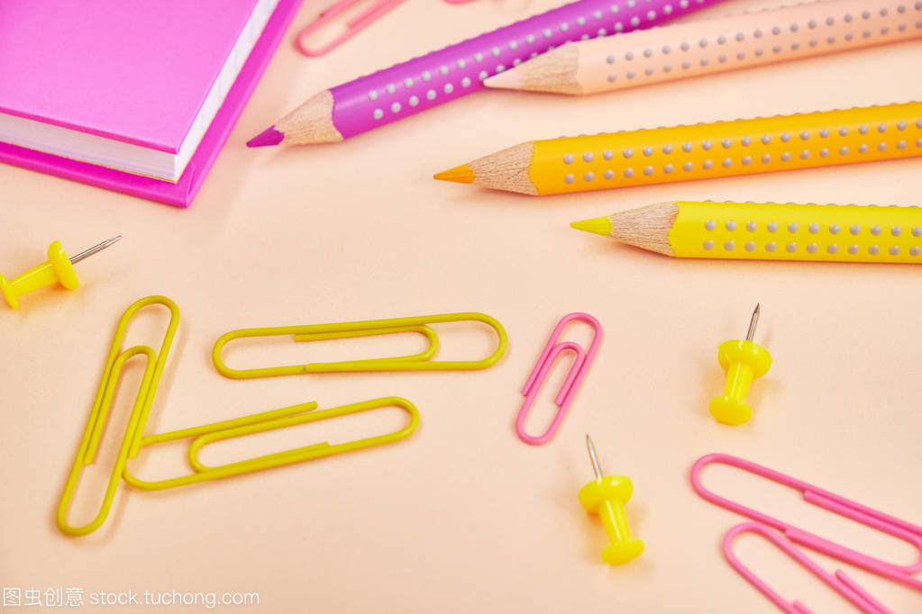 鉛筆與回形針 文具世界里的經典搭檔